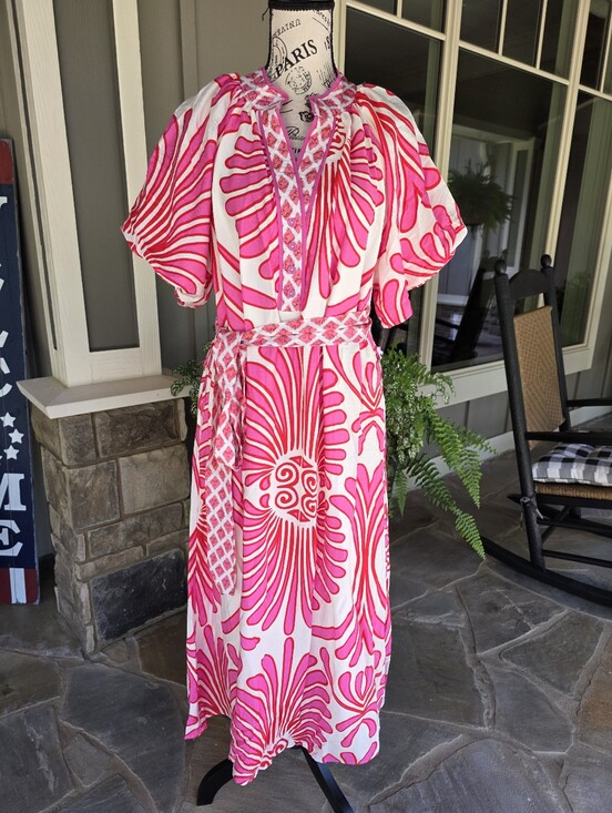 Umgee Dresses & Skirts - Gorgeous Pink & White Midi Dress with Bold Floral Print-NWT